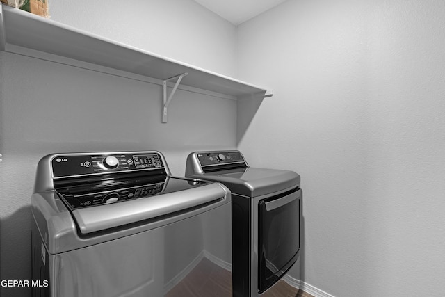 laundry area with laundry area, baseboards, and washing machine and clothes dryer