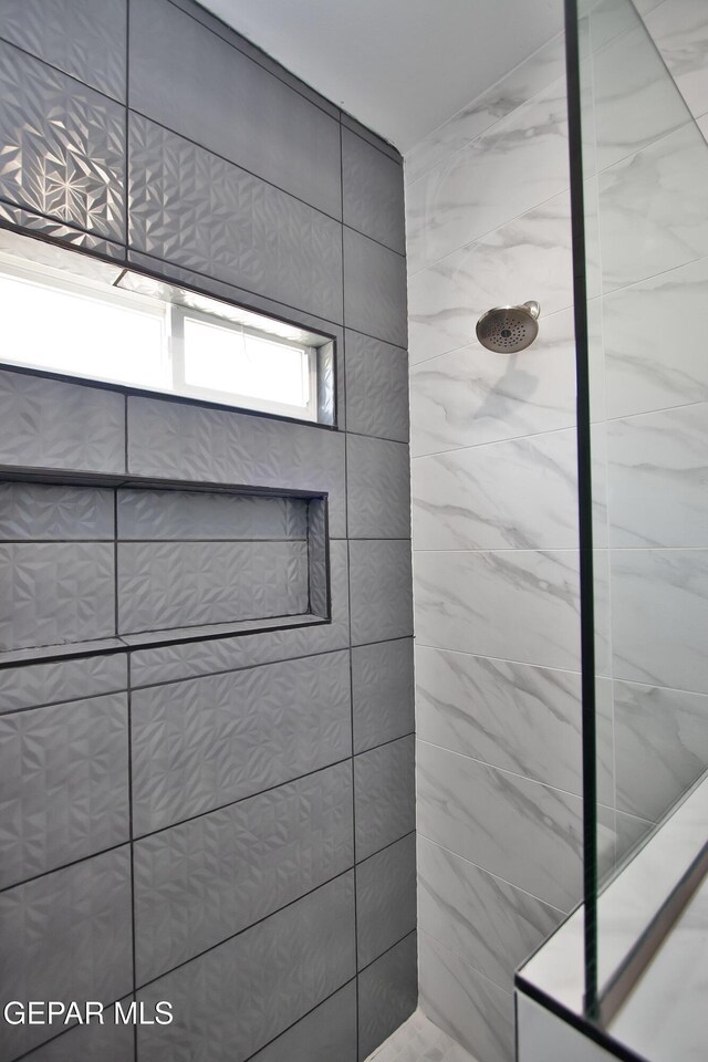 15237 Gauge Ct, El Paso, TX 79938 - bathroom featuring a tile shower