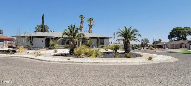 1421 Monte Negro Dr, El Paso, TX 79935 - view of front facade