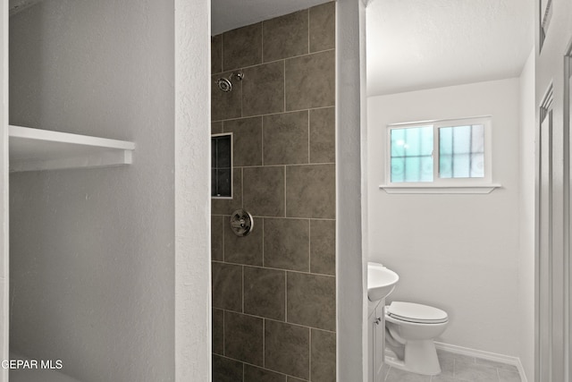 5540 Norwood Ct, El Paso, TX 79924 - full bath with toilet, a tile shower, baseboards, and tile patterned flooring