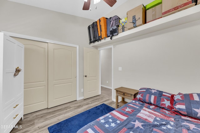 bedroom with baseboards, ceiling fan, wood finished floors, and a closet