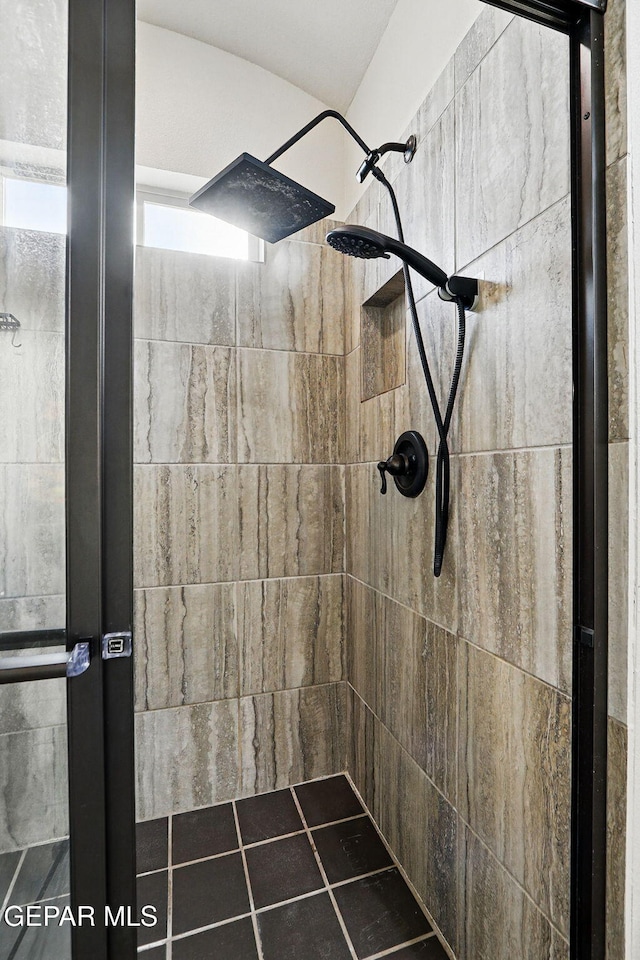 1021 Aerodyne Pl, El Paso, TX 79928 - bathroom with a shower stall