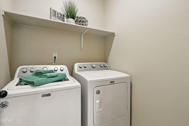 1021 Aerodyne Pl, El Paso, TX 79928 - laundry room with washer and clothes dryer