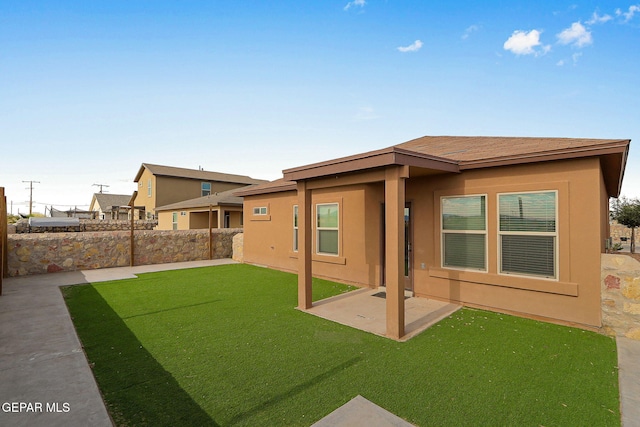 1021 Aerodyne Pl, El Paso, TX 79928 - back of house with stucco siding and a patio