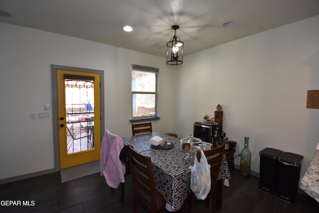 dining space featuring recessed lighting, baseboards, and visible vents