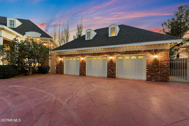 624 Mount Cristo Rey Ln, El Paso, TX 79922 - garage featuring fence