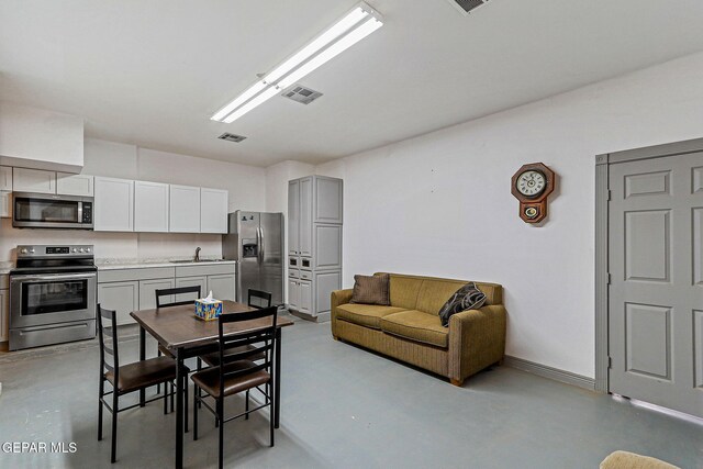 624 Mount Cristo Rey Ln, El Paso, TX 79922 - dining area featuring concrete flooring and baseboards