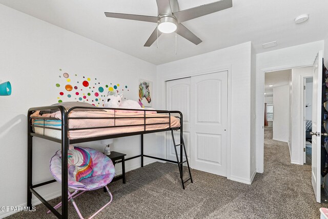 bedroom featuring carpet floors, a ceiling fan, baseboards, and a closet
