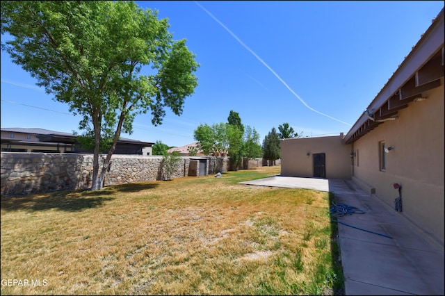 5401 Tierra Vista Dr, El Paso, TX 79932 - view of yard with a patio area