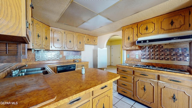 6001 Canton Ct, El Paso, TX 79905 - kitchen with a sink, backsplash, under cabinet range hood, and light tile patterned flooring