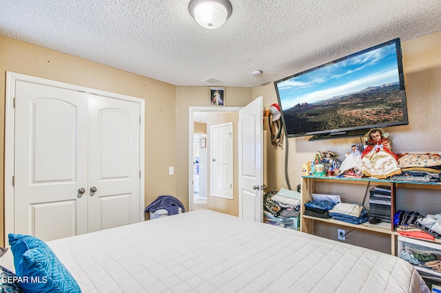 14253 Hacienda Rock Dr, El Paso, TX 79938 - bedroom featuring a textured ceiling and a closet
