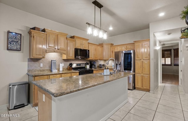 12164 Sitting Bull Dr, El Paso, TX 79936 - kitchen with stainless steel appliances, a sink, baseboards, a kitchen island with sink, and light tile patterned flooring