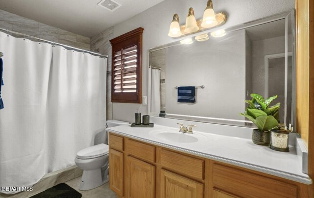 12164 Sitting Bull Dr, El Paso, TX 79936 - bathroom featuring toilet, vanity, and a shower with shower curtain