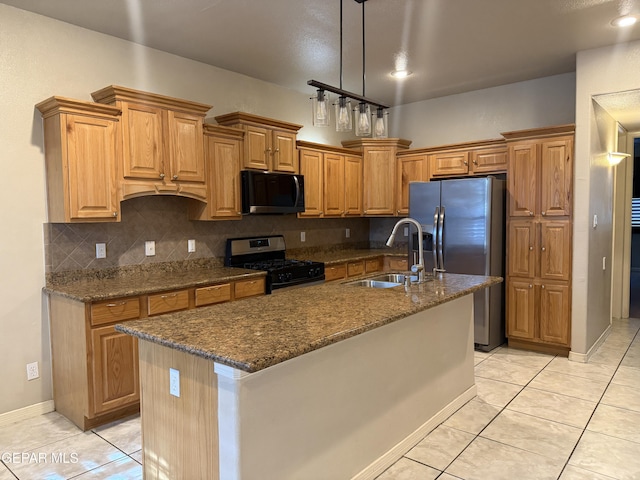 12164 Sitting Bull Dr, El Paso, TX 79936 - kitchen with stainless steel appliances, a sink, tasteful backsplash, and light tile patterned floors