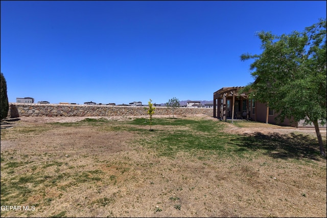 view of yard featuring a pergola