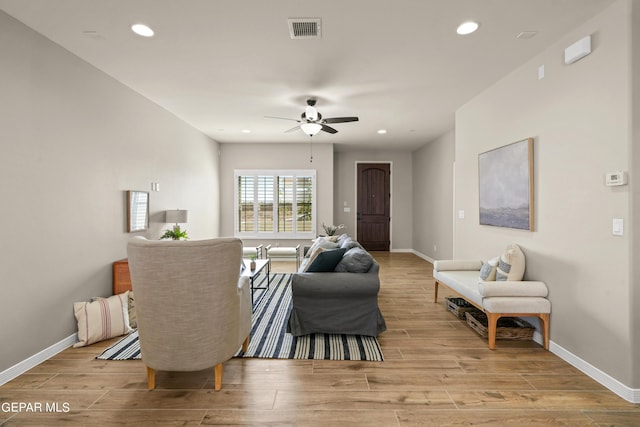 921 Raegil St, El Paso, TX 79928 - living area featuring light wood-style flooring, baseboards, ceiling fan, and recessed lighting