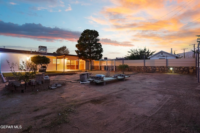 view of yard at dusk