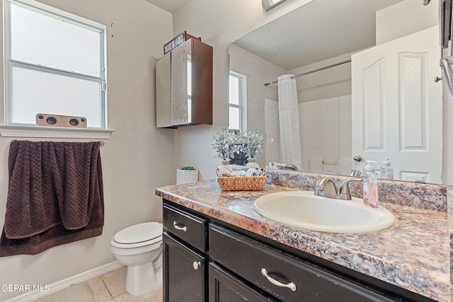 full bath featuring vanity, toilet, tile patterned floors, a shower with shower curtain, and baseboards
