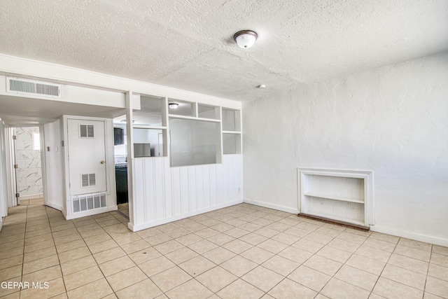 8929 Robert Dr Unit 1 & 2, El Paso, TX 79904 - empty room featuring visible vents, a textured ceiling, and baseboards
