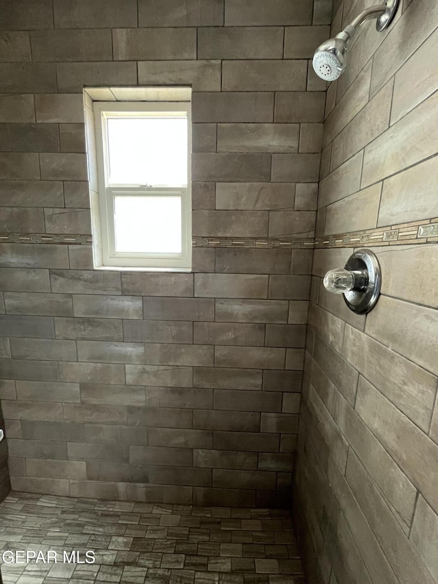 bathroom featuring tiled shower