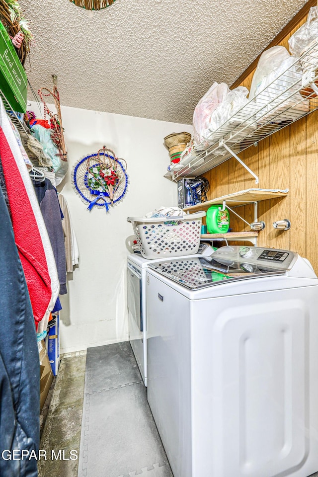 laundry room with washing machine and clothes dryer and laundry area