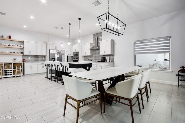 dining room with visible vents, recessed lighting, baseboards, and an inviting chandelier