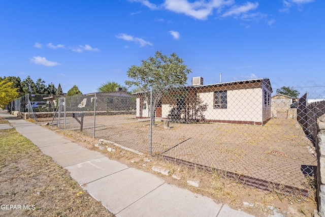 view of front of house featuring fence