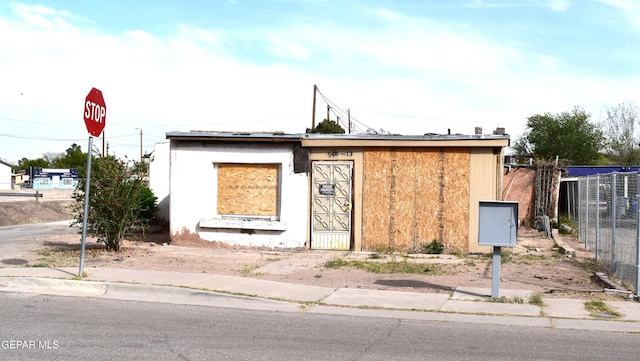 exterior space featuring fence