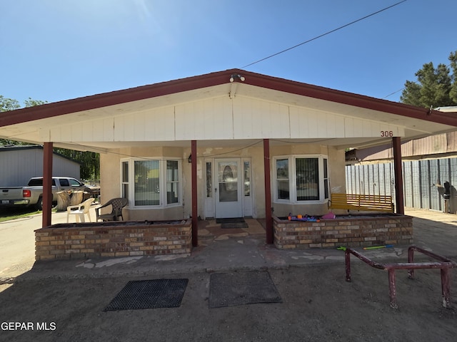 306 SW A St SW, Fabens, TX 79838 - rear view of property with a porch