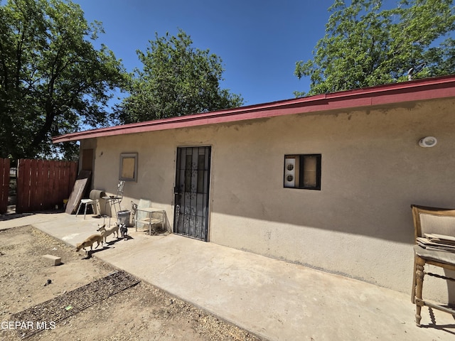 306 SW A St SW, Fabens, TX 79838 - back of property featuring a patio area, stucco siding, and fence