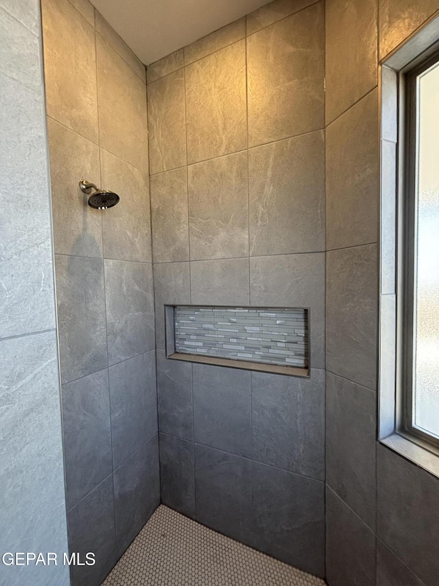 full bath featuring tiled shower