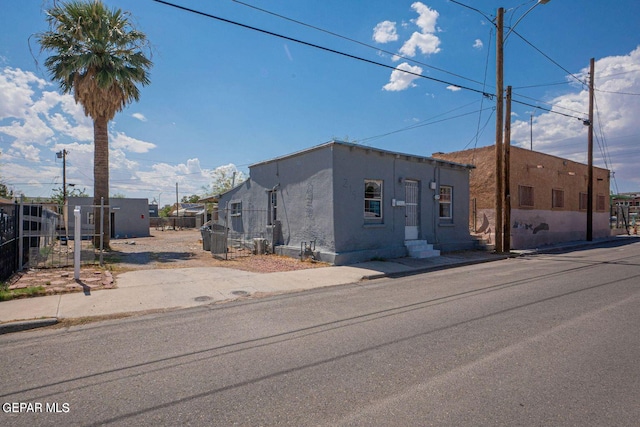 219 Dolan St, El Paso, TX 79905 - view of front of property featuring entry steps, stucco siding, and fence