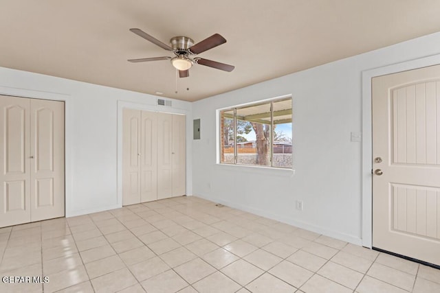 entryway featuring ceiling fan and baseboards