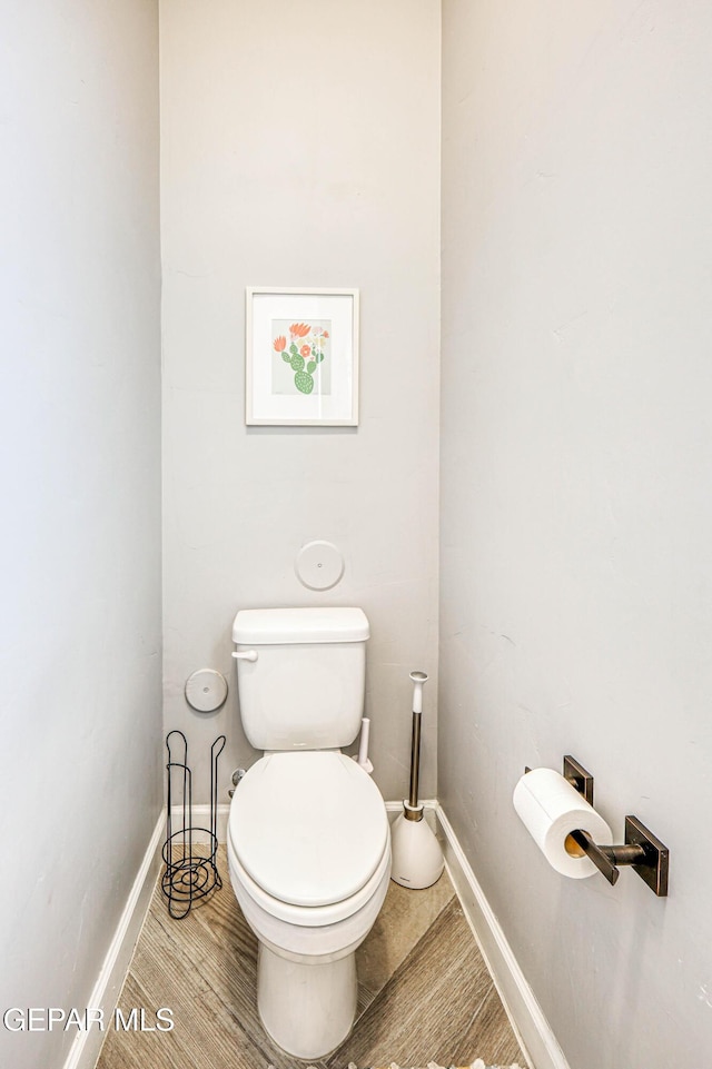 bathroom featuring toilet and baseboards