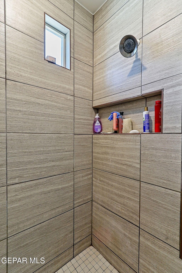 full bathroom featuring tiled shower