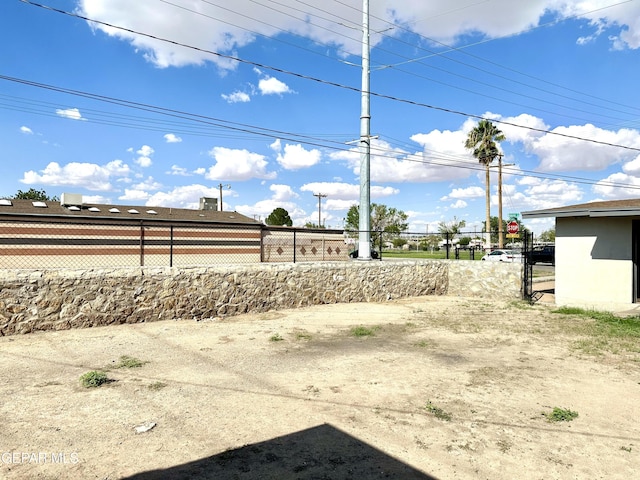 45 S Boone St, El Paso, TX 79905 - exterior space featuring fence