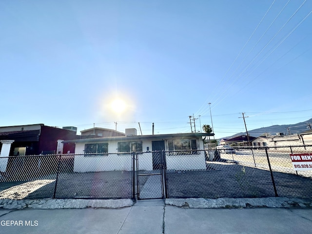 45 S Boone St, El Paso, TX 79905 - view of front of house with a fenced front yard and a gate