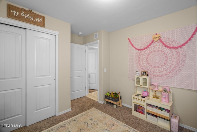 playroom with baseboards, carpet flooring, and visible vents