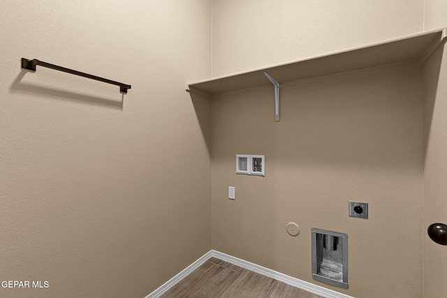 7541 Wolf Creek Dr, El Paso, TX 79911 - washroom with washer hookup, electric dryer hookup, baseboards, gas dryer hookup, and wood finished floors