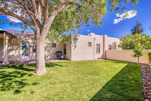 view of yard with a patio area