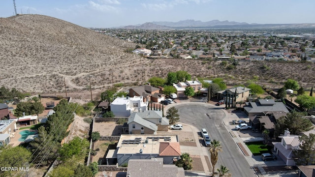 birds eye view of property featuring a mountain view and a residential view