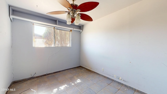 empty room with ceiling fan