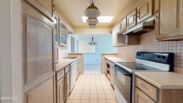 kitchen with electric stove, a sink, under cabinet range hood, light tile patterned flooring, and light countertops