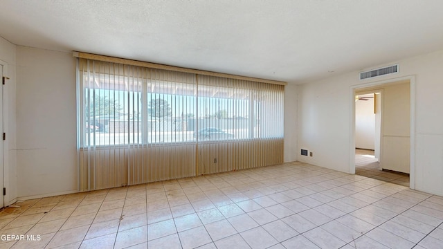 empty room featuring light tile patterned floors
