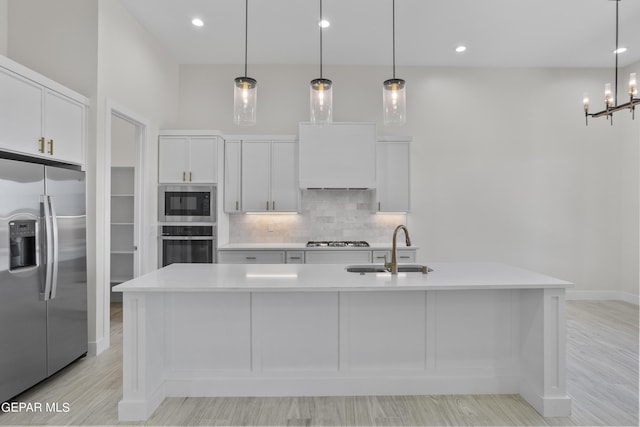 820 Acton St, Horizon City, TX 79928 - kitchen featuring stainless steel appliances, a sink, light wood finished floors, decorative backsplash, and light countertops