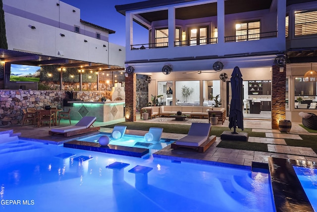 5905 Ojo De Agua Dr, El Paso, TX 79912 - swimming pool with an in-ground hot tub, an outdoor hangout area, a patio area, and outdoor dining space