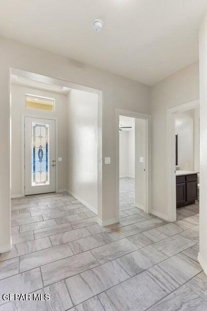 foyer entrance featuring baseboards
