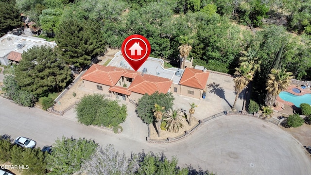bird's eye view of a pool area