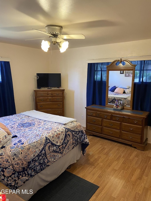 bedroom featuring light wood-type flooring and a ceiling fan