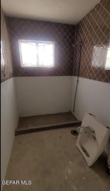 3433 Dialrock Ln, El Paso, TX 79935 - bathroom featuring toilet and a shower